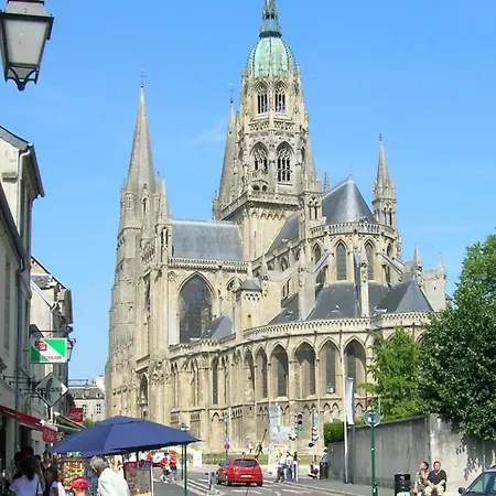 Le Cathédrale Maison De Cosy Bien équipé Avec Belle Terrasse Aménagée En Plein Centre De à 2 Mn à Pied De La Cathédrale, Parking Gratuit à Proximité Proche Des Plages Du Débarquement *