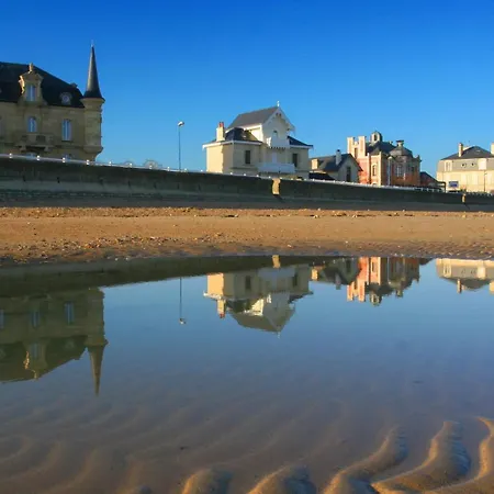 Le Cathedrale Maison De Cosy Bien Equipee Avec Belle Terrasse Amenagee En Plein Centre De A 2 Mn A Pied De La Cathedrale, Parking Gratuit A Proximite Proche Des Plages Du Debarquement Apartman