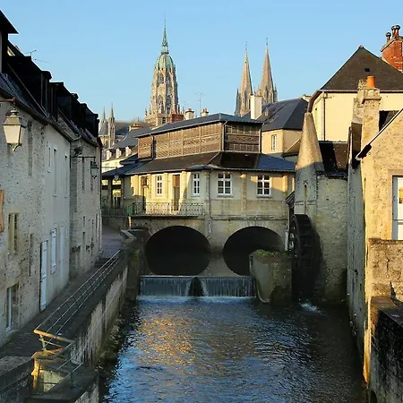 Apartamento Le Cathédrale Maison De Cosy Bien équipé Avec Belle Terrasse Aménagée En Plein Centre De à 2 Mn à Pied De La Cathédrale, Parking Gratuit à Proximité Proche Des Plages Du Débarquement
